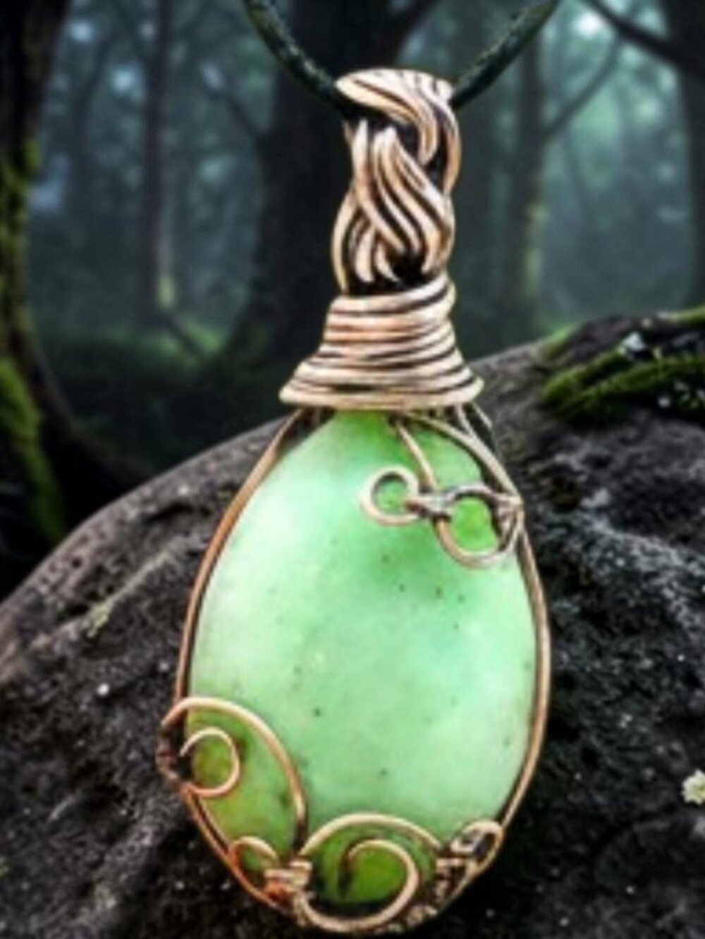 ONE-OF-A-KIND NATURAL CHRYSOPRASE PENDANT